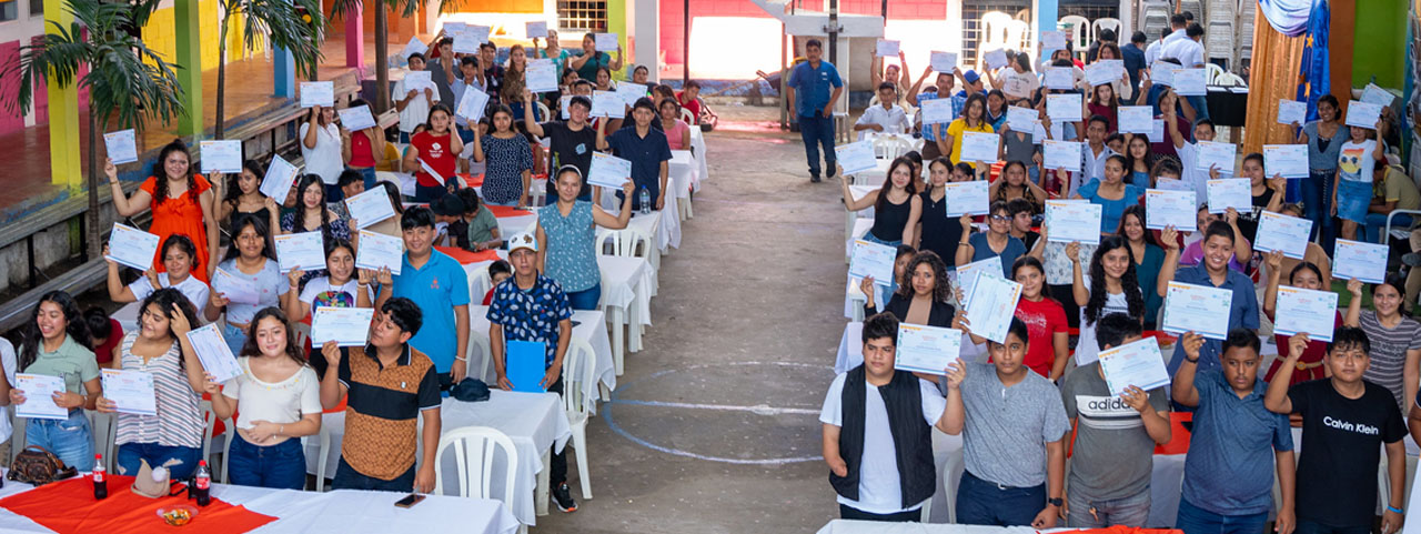 729 jóvenes aportan a la paz en Guatemala